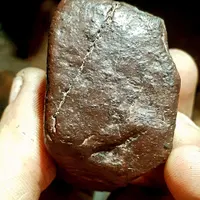 سنگی با پوسته ی سوخته و کندرول|جواهرات|تربت جام, بوستان وحدت|دیوار