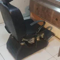 دکور ارایشگاه مردانه با صندلی واینه