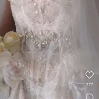 فروشنده و خیاط وسط کار جهت کار در مزون لباس عروس