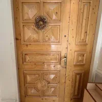 در ورودی چوبی