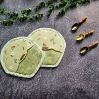 ست اشپزخانه  پیشبند و دستگیره‌ و دمکنی