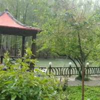 اجاره ساحلی لب اب باغ بهادران|اجارهٔ کوتاه‌مدت ویلا و باغ|باغ بهادران, |دیوار