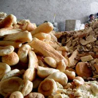 یک کیسه نون خشک