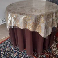 میز گرد چوبی بدون رنگ