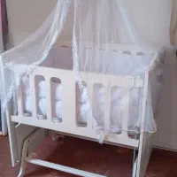 تخت گهواره کنار مادر