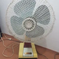 پنکه قدیمی بادور سه حالته و پره های فلزی.