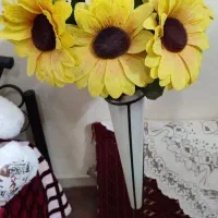 ۶ عدد گل آفتابگردان به همراه گلدان