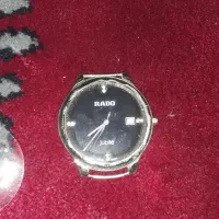 یک ساعت رادو نیاز به باتری و یک بند سیاه  اپل و