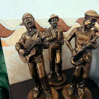 مجسمه خواننده