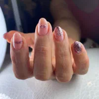 خدمات ناخن و‌پدیکور پا و ژلیش پا به صورت حرفه ای|خدمات آرایشگری و زیبایی|دزفول, |دیوار