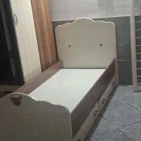 تخت نوجوان
