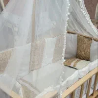 گهواره کنار تخت