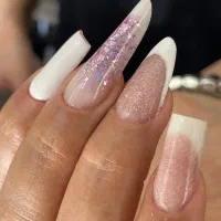 خدمات کاشت ناخن و آموزش به صورت حرفه ای|خدمات آرایشگری و زیبایی|سهند, |دیوار