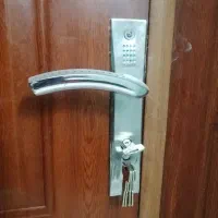 درب  چوبی آپارتمان باقفل ترک اصل،  باتخفیف ویژه