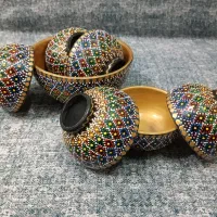 نقطه کوبی بر روی اشیا سفالی|ظروف سرو و پذیرایی|بهمن صغاد, |دیوار