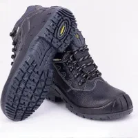 کفش کار|کیف، کفش، کمربند|دهق, |دیوار