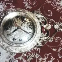 ۳ عدد ساعت دیواری ۲۰۰ تومن.