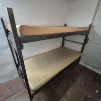 تخت اهنی