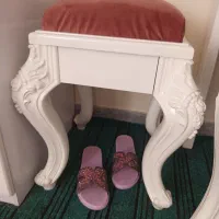 فروش فوری میز آرایش همراه با صندلی|تخت و سرویس خواب|رزن, |دیوار