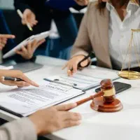 وکیل دادگستری ، مشاوره ی تلفنی اولیه رایگان است
