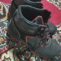 کفش ایمنی سایز 42 مارک ساتر. 8 ماه ضمانت