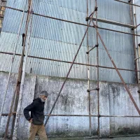 استخدام استادکار و کارگر پایین کار داربست