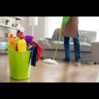 خانم برای نظافت