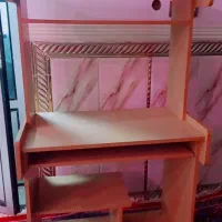 میز تحریر و کامپیوتر
