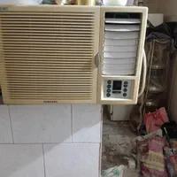 کولر گازی پشت پنجره