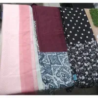 تعدادی شال وروسری، زیر قیمت