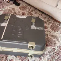 چمدان بزرگ قدیمی|کیف، کفش، کمربند|سنگر, |دیوار