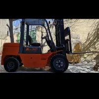 خدمات تخلیه وبارگیری با لیفتراک وتراکتور نخالبر