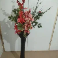 گلدان همراه با گل