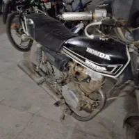 موتور سیکلت هندا۸۳