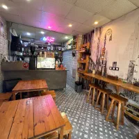 نیروی خانم برای کافه