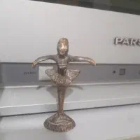 مجسمه عقیته