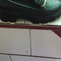 کفش|کیف، کفش، کمربند|بم, |دیوار