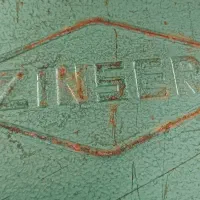 جعبه ابزار فلزی قدیمی آنتیک عتیقه|کلکسیون اشیاء عتیقه|چهاردانگه (تهران), |دیوار