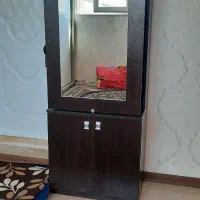 جاکفشی و رخت آویز آینهدار ایستاده