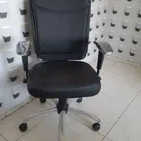 تعدادی صندلی چرخ دار در حد نو