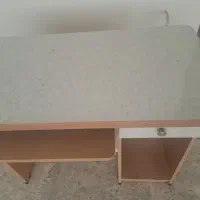 میز کامپیوتر تمیز کارکرده