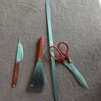 ابزار قالی بافی و یک عدد دار