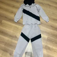 یکسری لباس در حد نو|لباس|بندر انزلی, معلم|دیوار