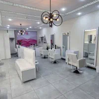 فروش کلیه ی تجهیزات سالن زیبایی در حد نو