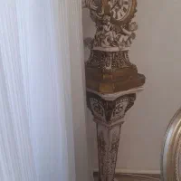 ساعت و میز پایه