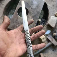 سوهان سه گوش عتیقه|کلکسیون اشیاء عتیقه|ایلام, |دیوار