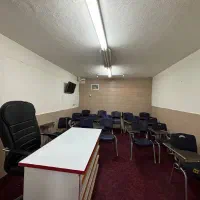 اجاره فضای آموزشی و سالن بزرگ|اجارهٔ کوتاهمدت دفتر کار و فضای آموزشی|شیراز, ارم|دیوار