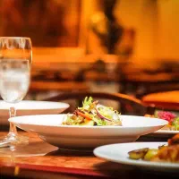 به یک قیلون زن نیازمندیم