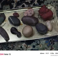 چند عدد سنگ قیمتی و۲عدد شهاب سنگ