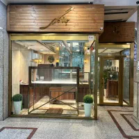 ۲۲ متر تجاری مجهز شده برای طلا فروشی کارگر شمالی